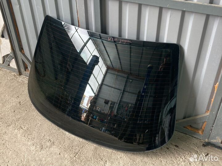 Заднее стекло Mercedes w210