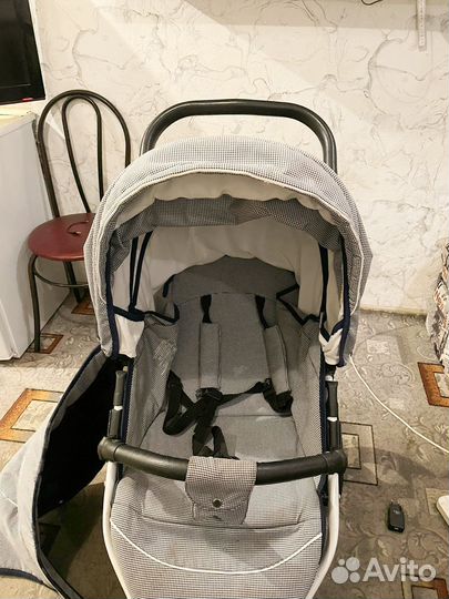 Прогулочная коляска с надувными колесами