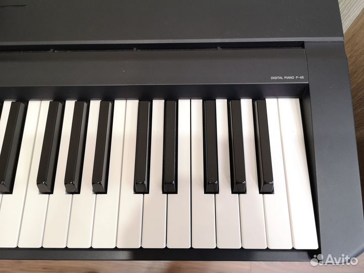 Цифровое пианино Yamaha P-45B с подставкой