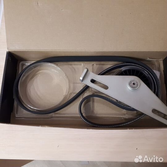 Приводной ремень с роликом-натяжителем для Рено