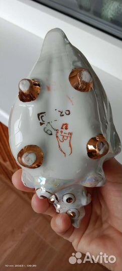 Фарфоровая статуэтка 