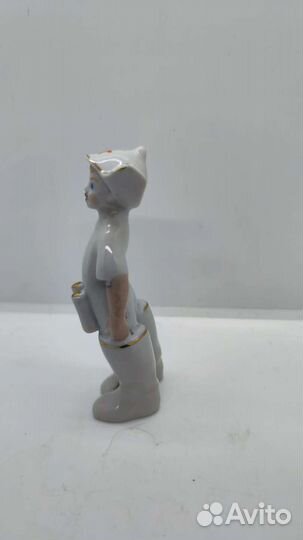 Статуэтка фарфор