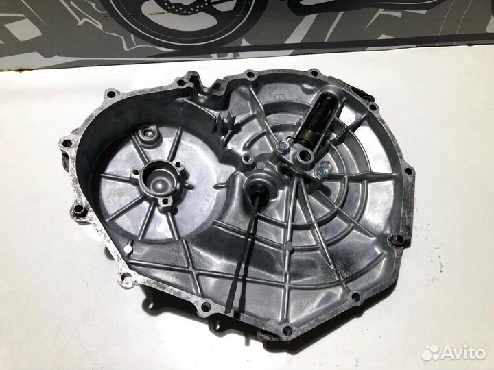 Правая крышка двигателя Honda CBR 250 F 1986г