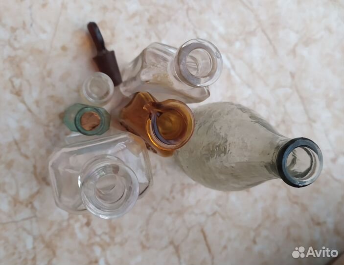 Старинные бутылочки, пробка 9 предметов