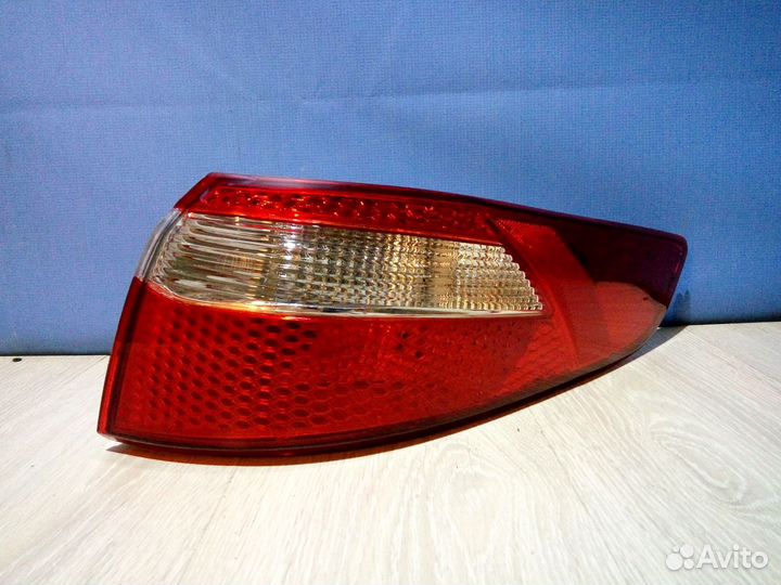 Фонарь правый внешний Kia Rio 3 QB 2011-2017