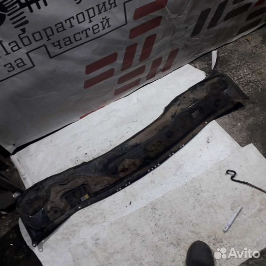 Водосток лобового стекла Nissan X-trail T30