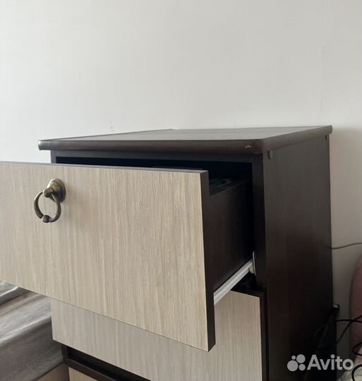 Тумба прикроватная