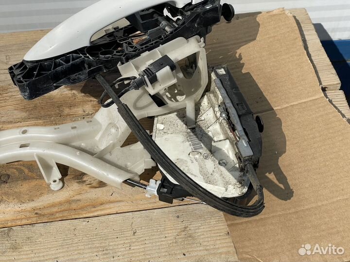 Замок передний левый VW Passat cc