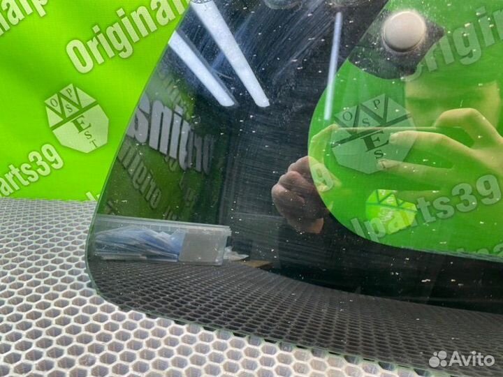 Стекло заднее правое Mazda Mpv LW5W GY-DE 2.5 2001