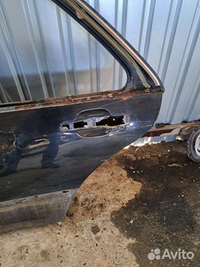 Дверь задняя левая на Mercedes W140