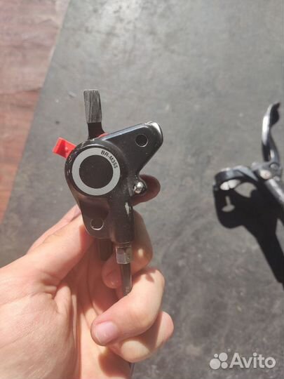 Тормоз передний гидравлический Shimano m355