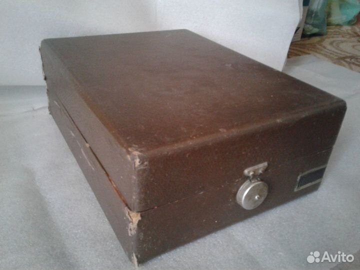 Корпус деревянный от патефона или электрофона