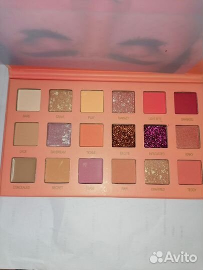 Палетка теней Huda Beauty New Nude