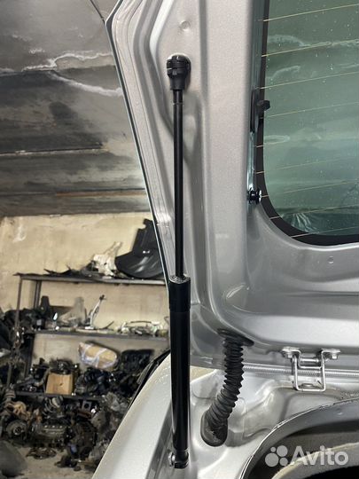 Авторазбор LADA X-ray задние цилиндры багажника