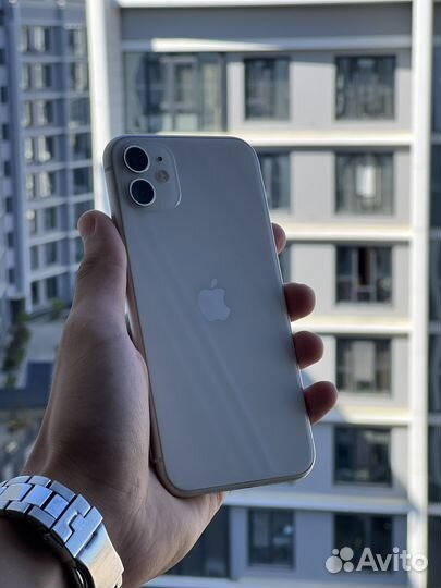 Телефон iPhone 11
