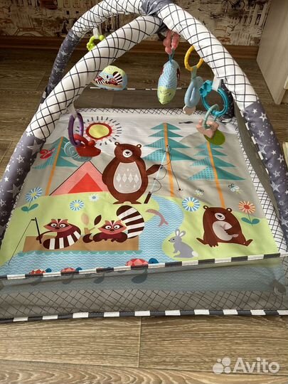 Детский игровой коврик с игрушками