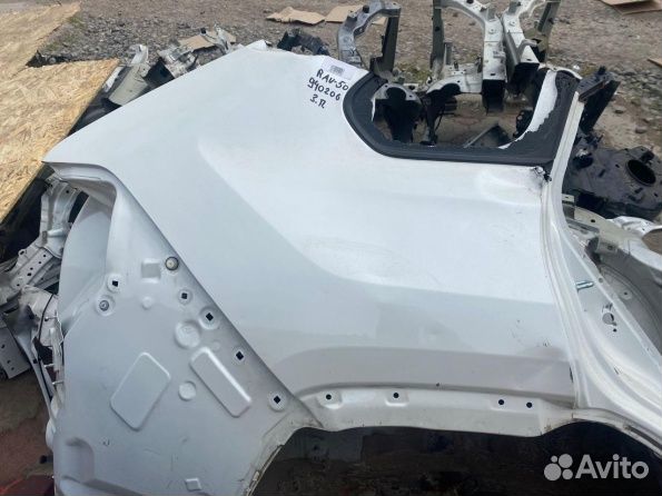 Тойота рав 4 четверть задняя правая