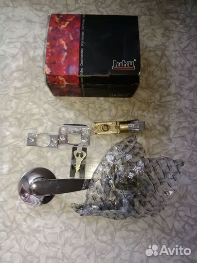 Новый комплект дверных ручек