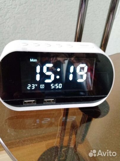Новый будильник с FM-радио, с 2 usb портами