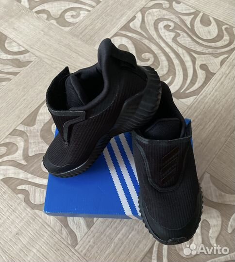Кроссовки adidas