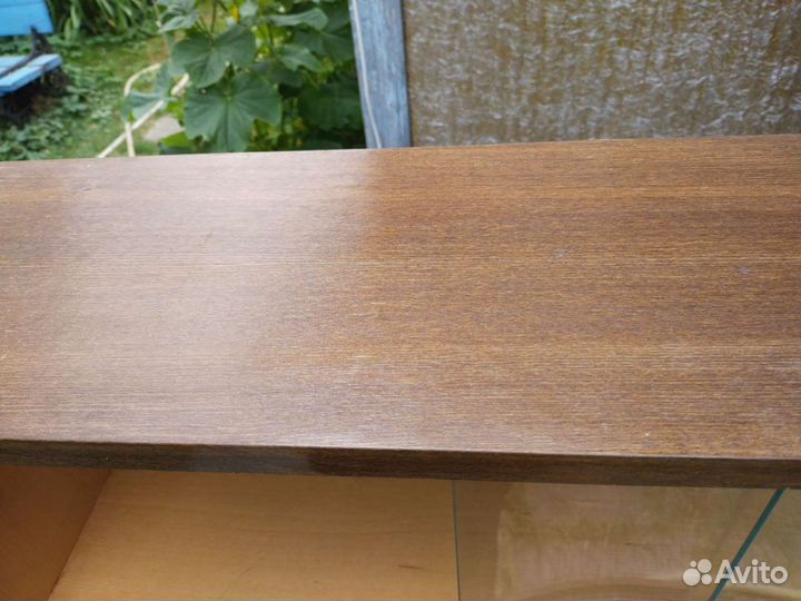 Книжная полка со стеклом