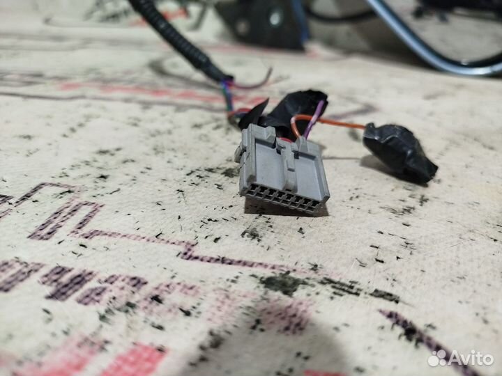 Зеркало nissan serena PC24 PNC24 RC24 TC24 TNC24 VC24 VNC24 5 контактов правое 963014N506 голубой, B