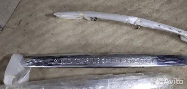 Накладка на крышку багажника хром Toyota Land Crui