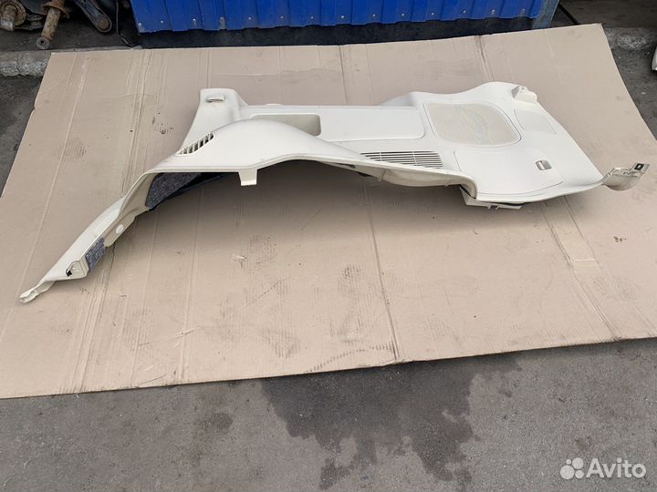 Облицовка заднего правого крыла Lexua 570