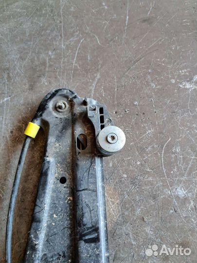 Стеклоподъемник передний правый на BMW E65