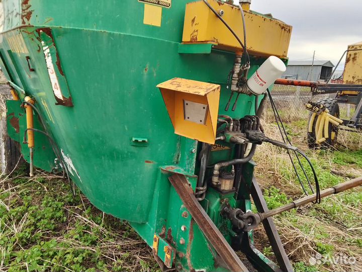 Миксер кормораздатчик б/у Triplex 11 куб.м