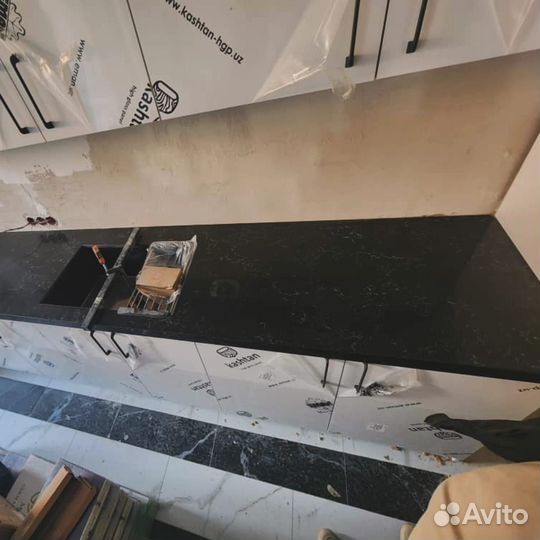 Столешницы из камня (кварц, акрил) на кухню / ванную