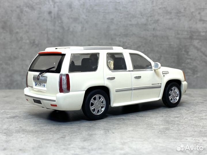 Коллекционная модель Cadillac Escalade 1:43