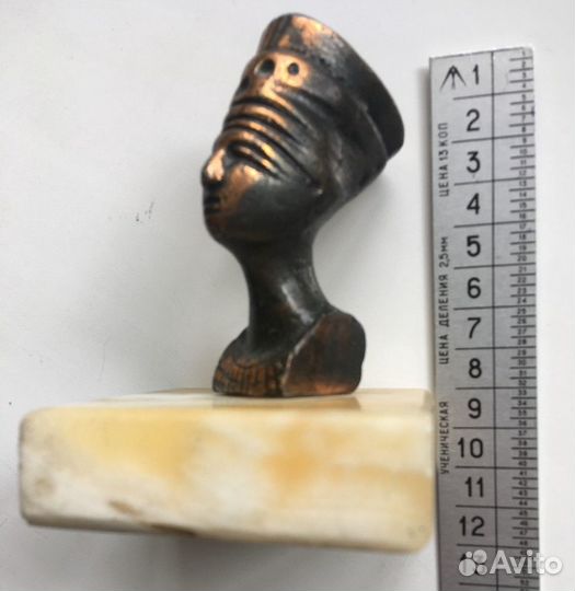 Настольная статуэтка