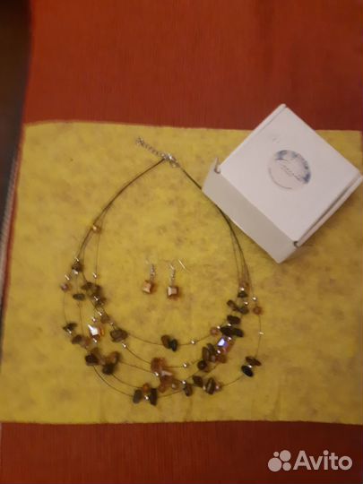 Ожерелье и серьги новые