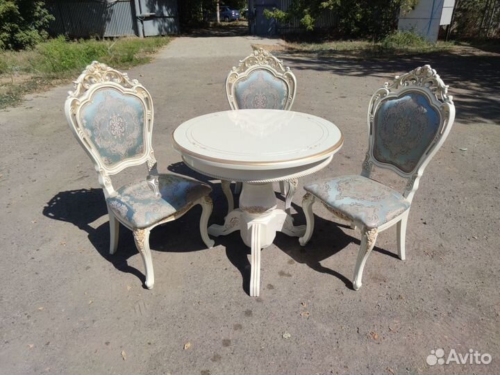 Столы и стулья