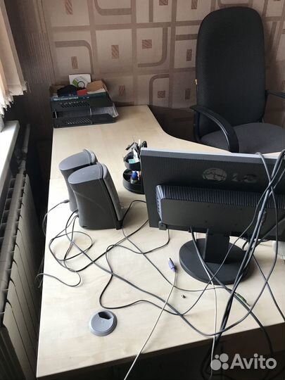 Стол для руководителя и для персонала