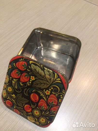 Металлическая коробка СССР