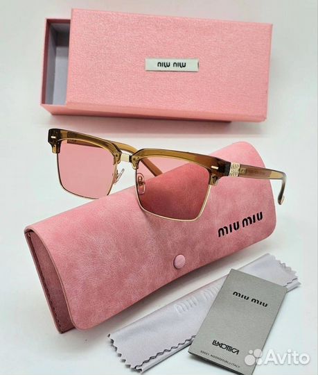 Солнцезащитные очки Miu Miu