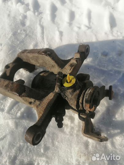 Супорт правый задний Шевроле Круз