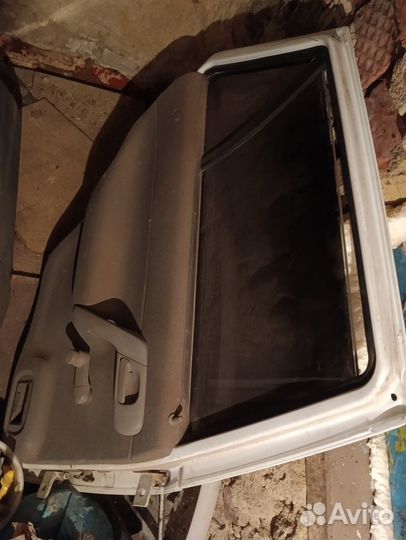 Двери на Шкоду Фелицию хетчбэк 1998 г.в