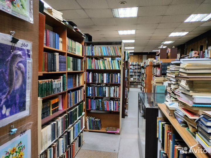 Магазин старых книг, книги, учебники