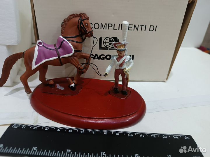 Металлическая фигурка наполеоновского гусара