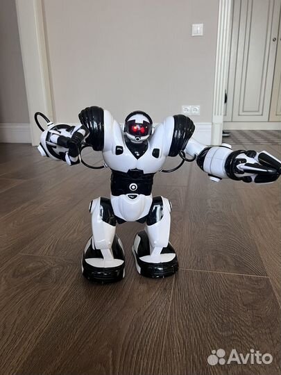 Робот WowWee Robosapien