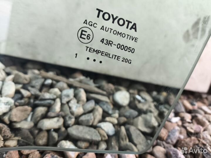 Стекло переднее левое Toyota Camry 70