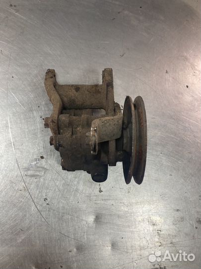 Насос гидроусилителя Ниссан блюберд