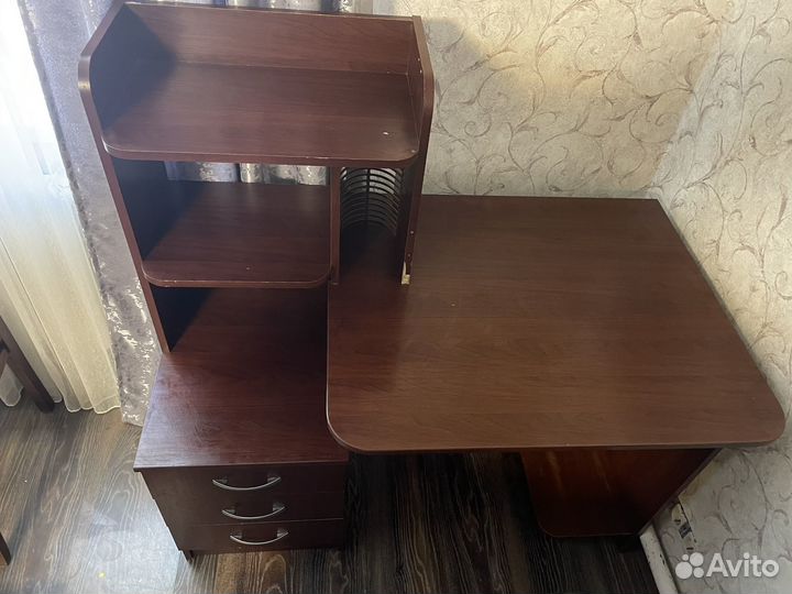 Компьютерный стол