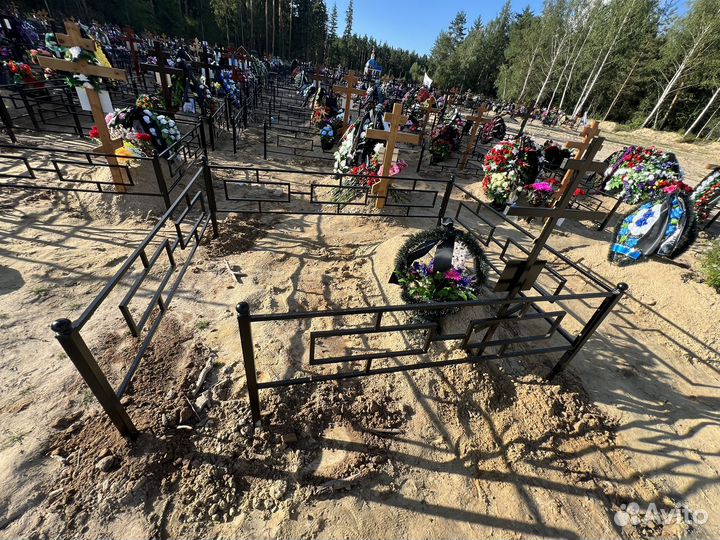 Ограды, лавки, столы на кладбище