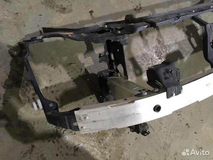 Рамка радиаторов передняя Mercedes-Benz E-Class