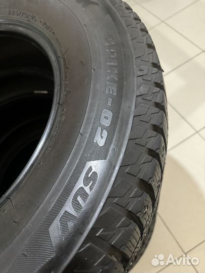 Bridgestone Blizzak Spike-02 SUV 225/70 R16 107T