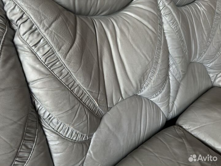 Кожаный диван